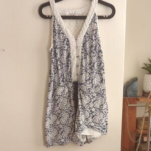 Skies Are Blue and White Buttoned Romper Sleeveless Lace Back